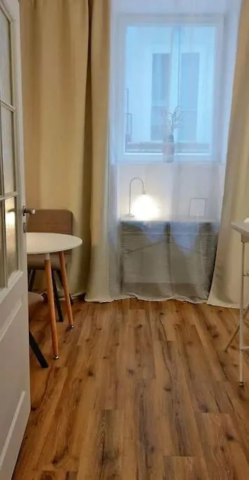 Pine - Prague Apartment